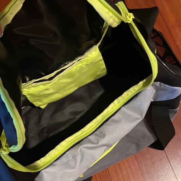 Bundle of 2 duffel bags - Picture 3 of 5